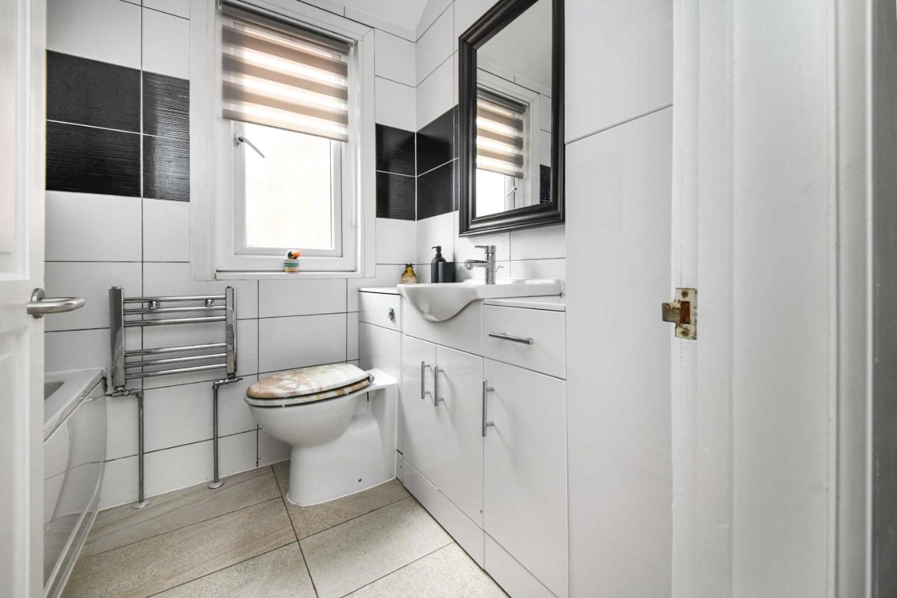 Willa The White Rose Crown, Free Parking & Wifi, 10Beds Colchester Zewnętrze zdjęcie