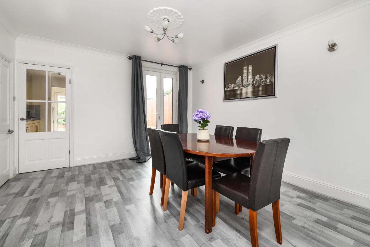 Willa The White Rose Crown, Free Parking & Wifi, 10Beds Colchester Zewnętrze zdjęcie